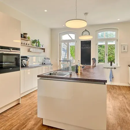 1899 - בית נופש *